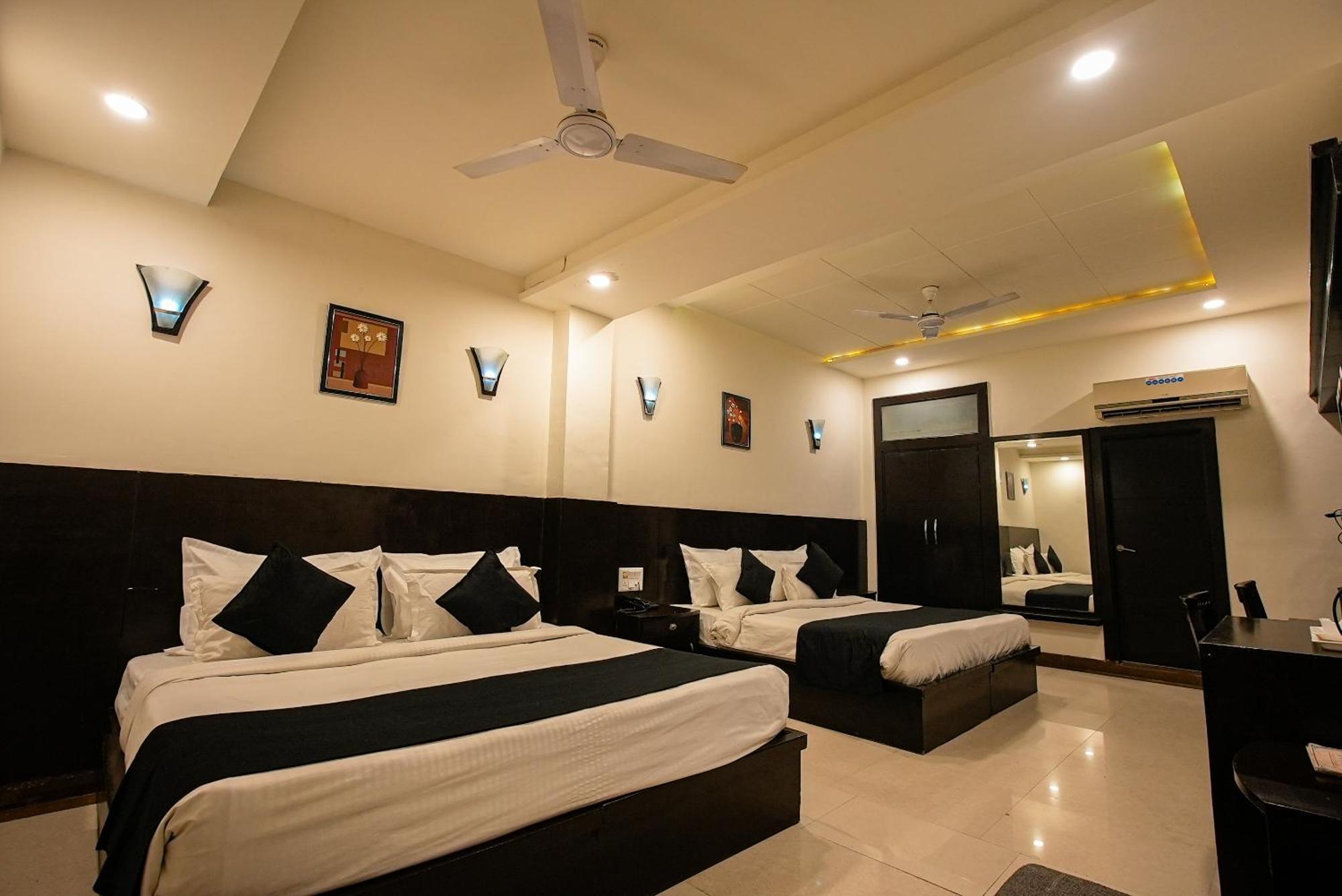 Dazzling East Gate Hotell Agra  Exteriör bild