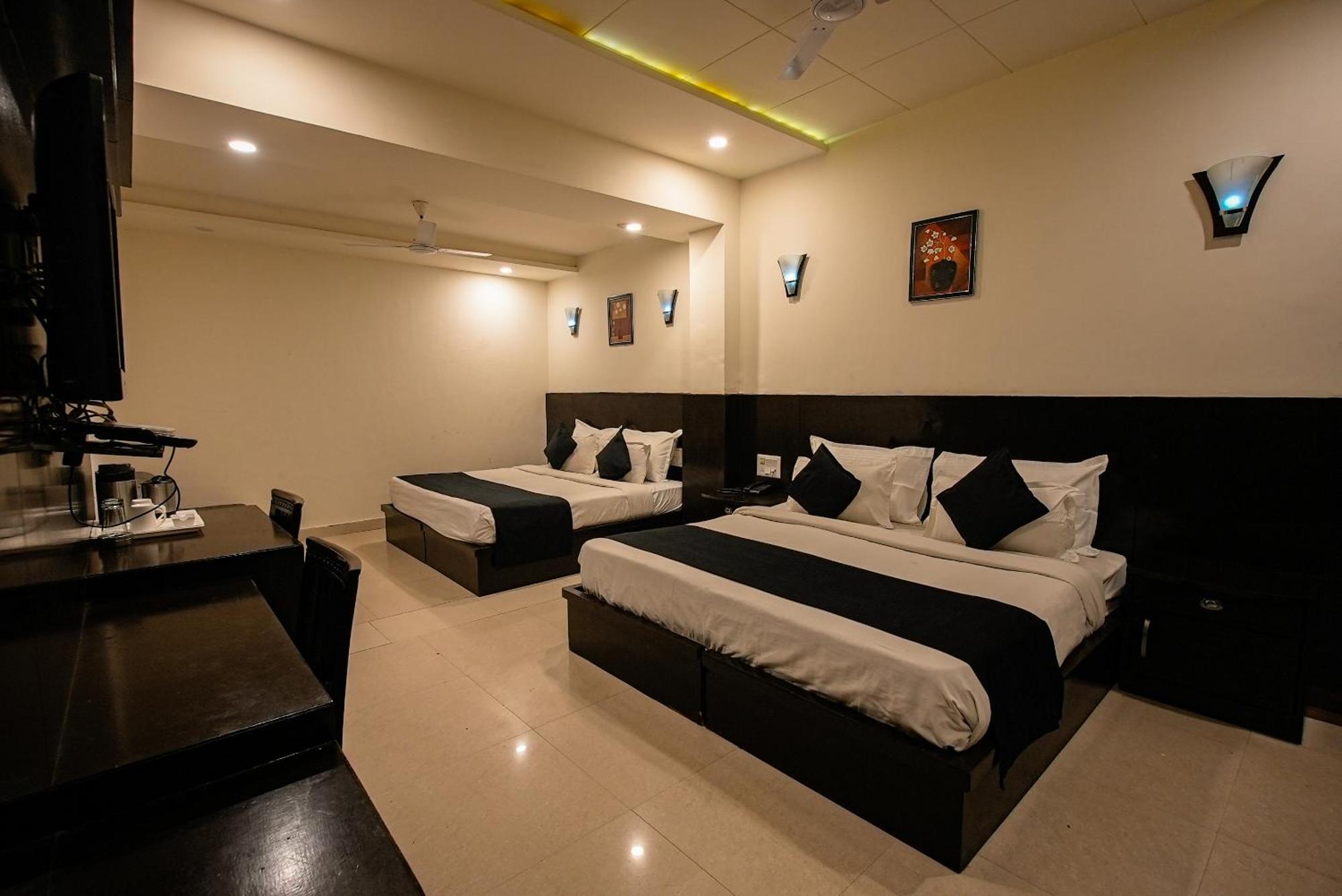Dazzling East Gate Hotell Agra  Exteriör bild